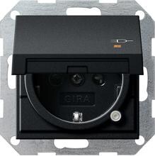 Gira 2763005 SCHUKO-Steckdose 16 A 250 V~ mit Klappdeckel, Kontrolllicht, integriertem erhöhten Berührungsschutz (Shutter) und Symbol, System 55, schwarz matt